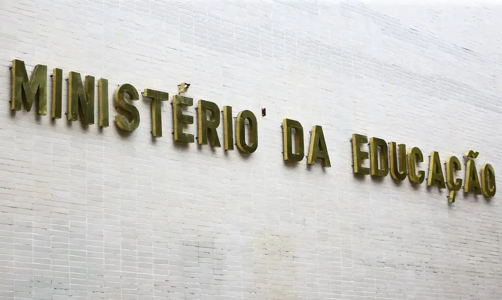 MEC abre fase de declaração de matrículas de escolas em tempo integral