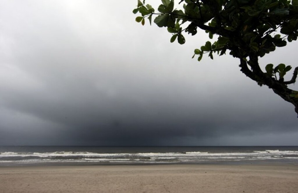 Mudança climática no litoral catarinense traz riscos para turistas e moradores