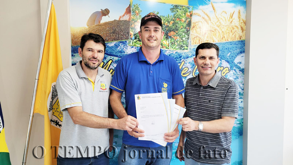  - vice-prefeito Rene Modena, vereador e ex-presidente da mesa diretora Diego Baretta e o prefeito Claudir Duarte (Dire).