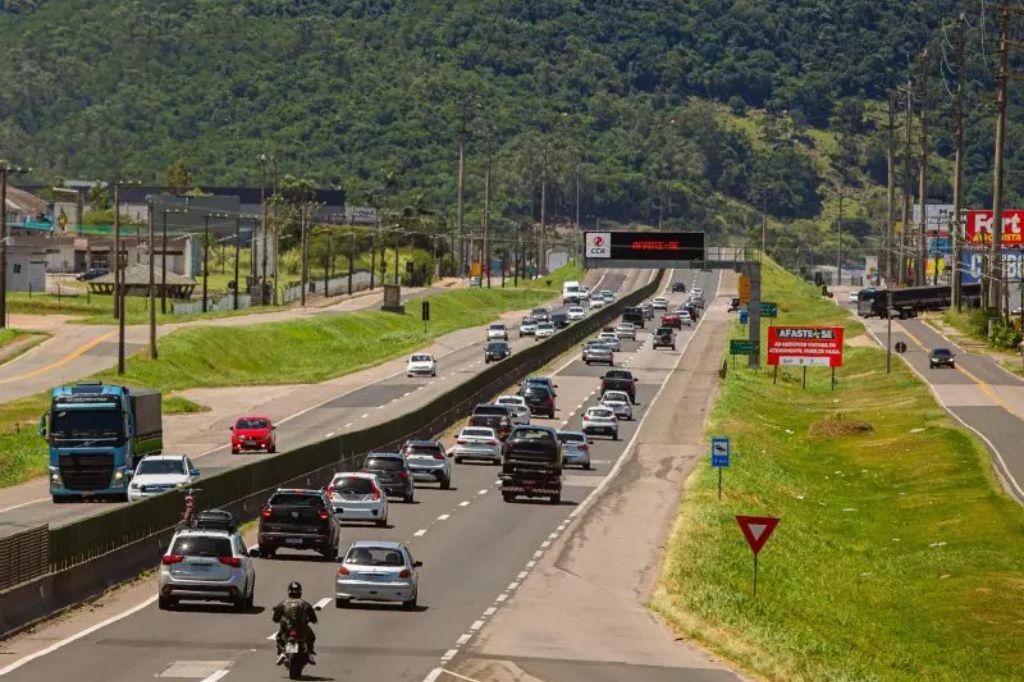 BR-101: dois milhões de veículos passaram pelo trecho Sul de SC durante a Operação Fim de Ano