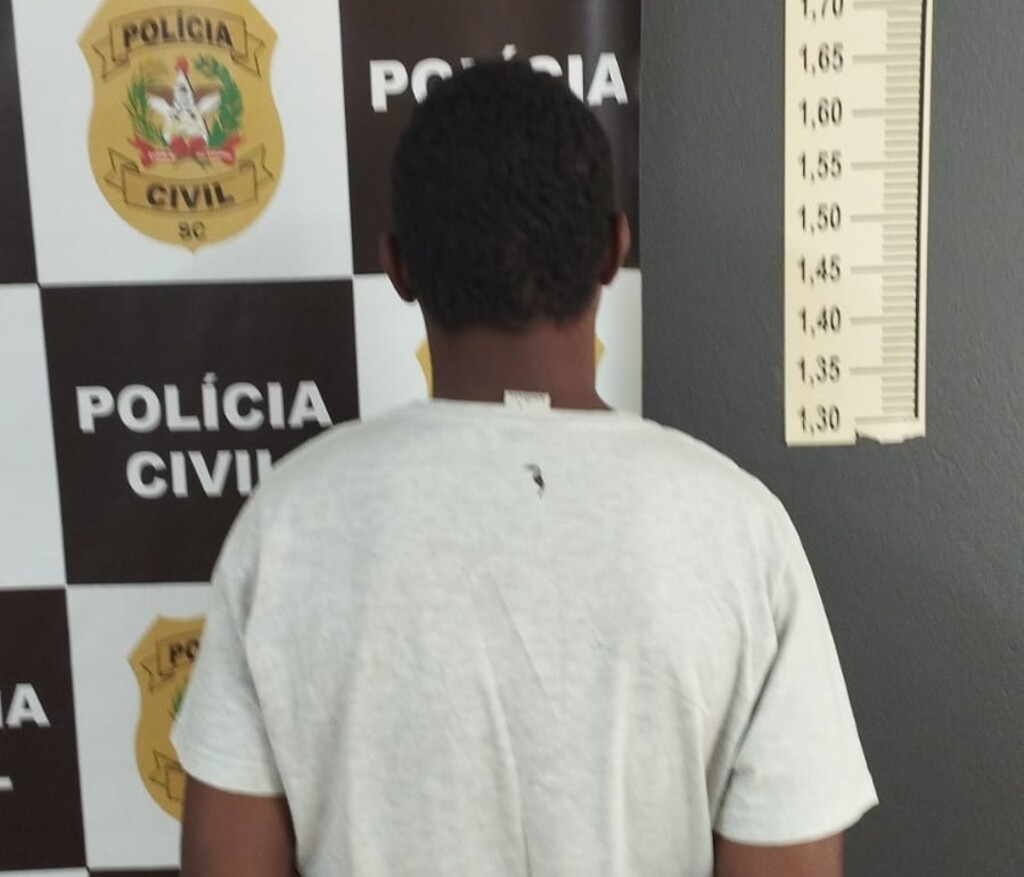 Polícia Civil prende condenado por roubo, em Lages