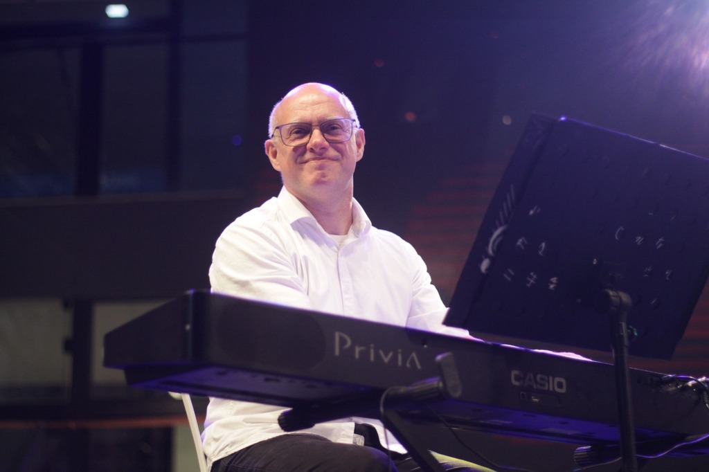 Piano na Praça ao meio-dia e ao vivo no mês de janeiro