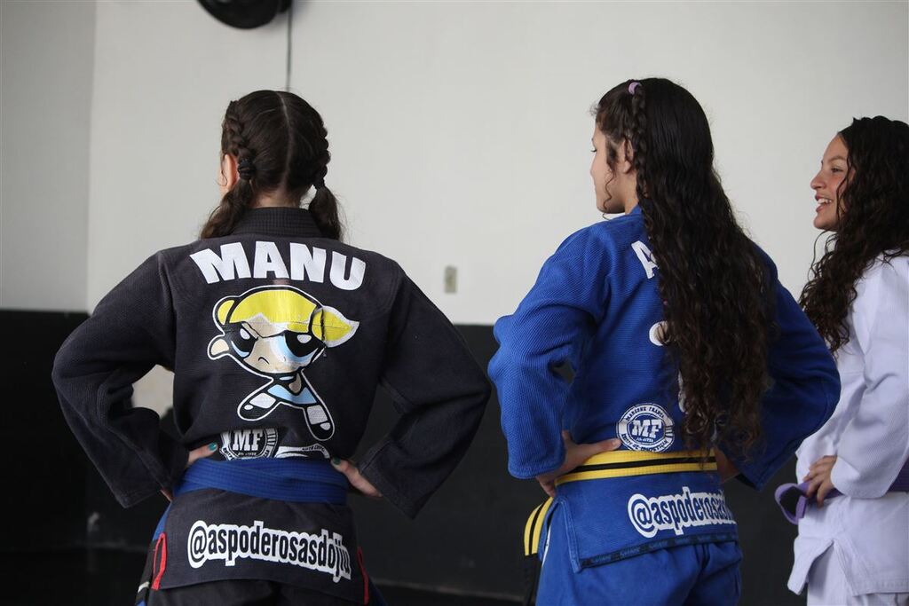 título imagem As Poderosas do Jiu: conheça as irmãs de Santa Maria que se destacam em competições de jiu-jítsu