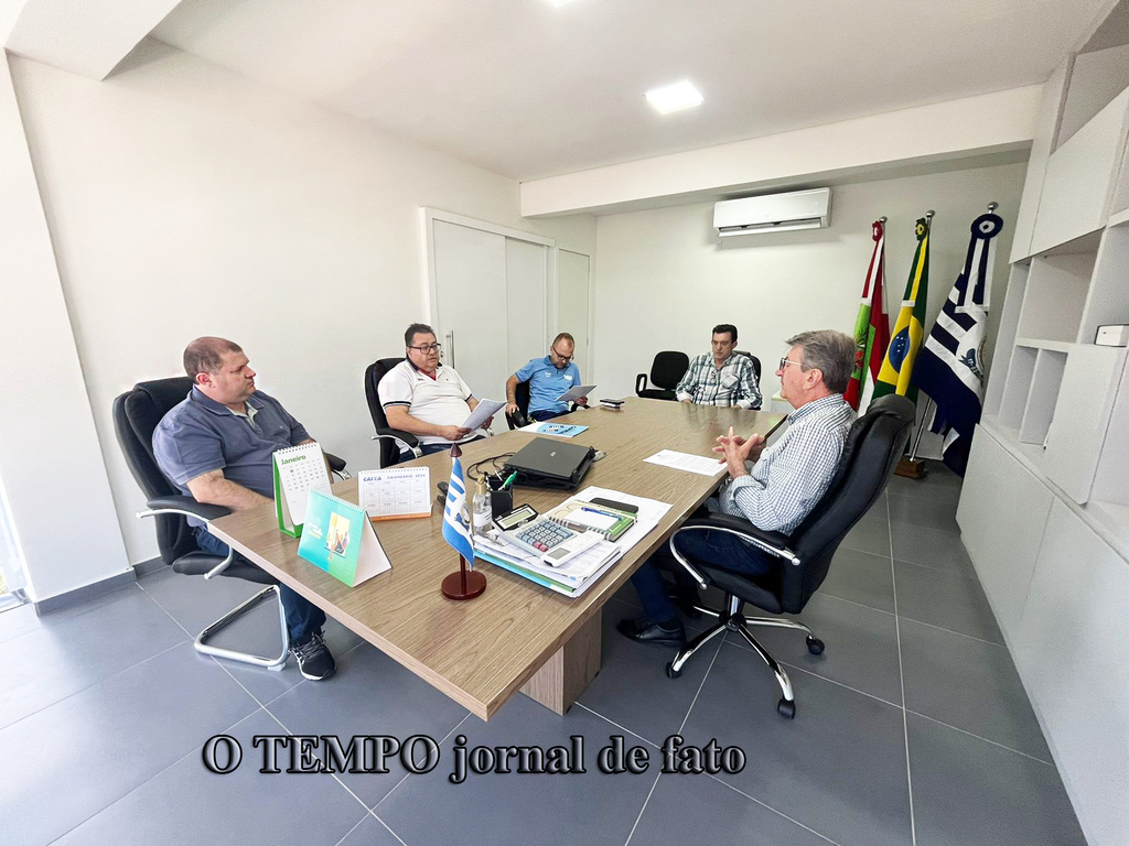 Encontro de lideranças: 
Dorini recebe membros da Diretoria da Associação Desportiva Capinzal