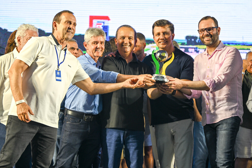 Governador é homenageado no evento Empreendedores do Brasil 2024