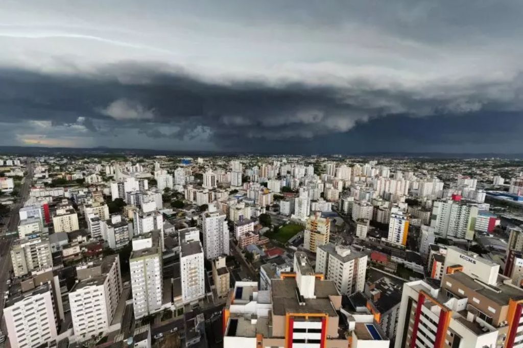  - Frente Fria traz temporais e risco de destelhamentos para Santa Catarina – Foto: Ronald Cipriani Belloli/R Films