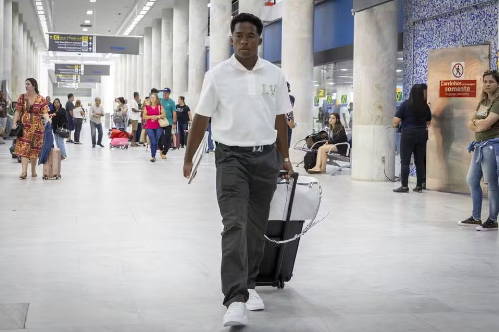 Seleção Pré-Olímpica: jogadores desembarcam no Santos Dumont