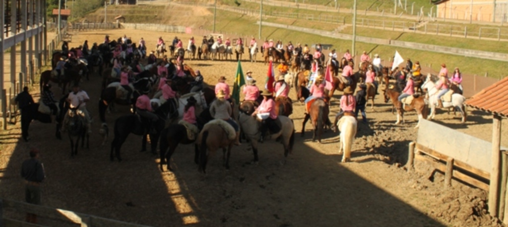 Mais de 100 participantes na Cavalgada da Mulher em Bocaina do Sul