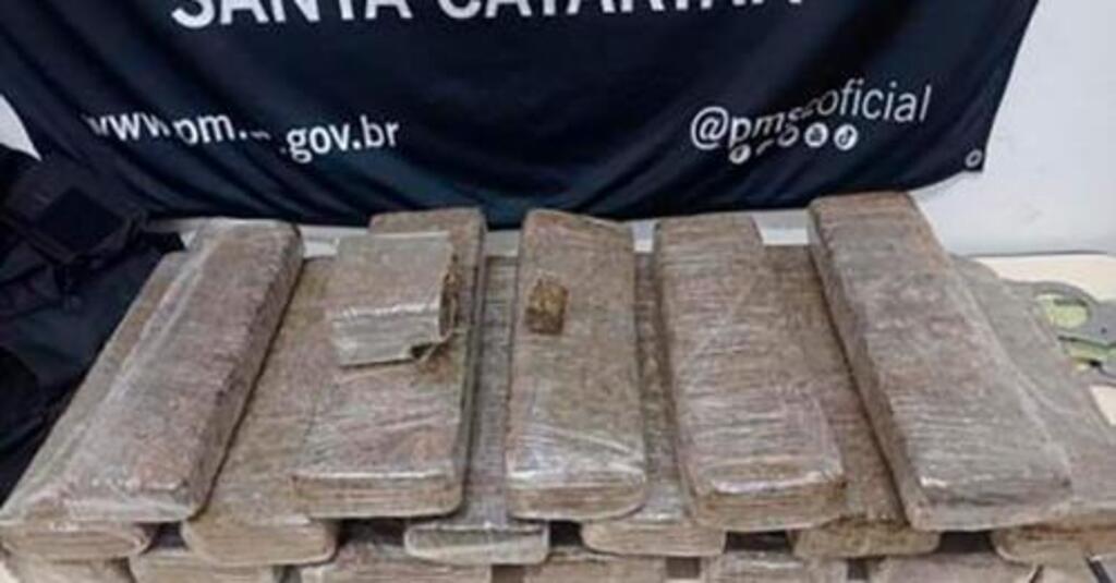 Homem é preso com mais de 12 Kg de maconha na Vila Nova, em Blumenau
