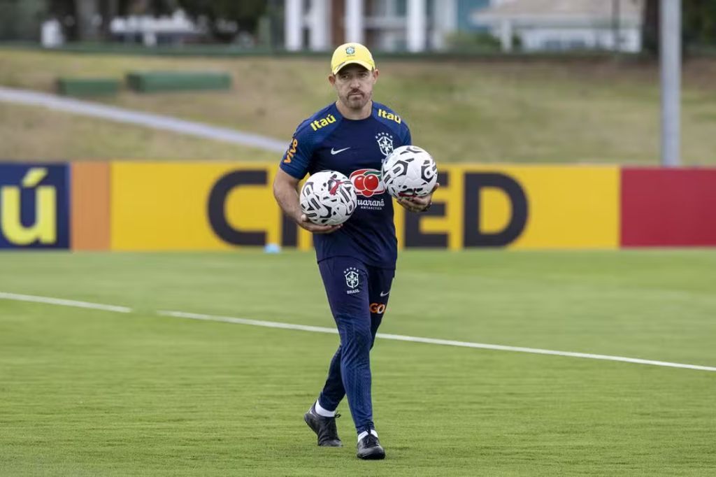  - Ramon Menezes durante o primeiro treino da seleção pré-olímpica de 2024 — Foto: Joilson Marconne / CBF