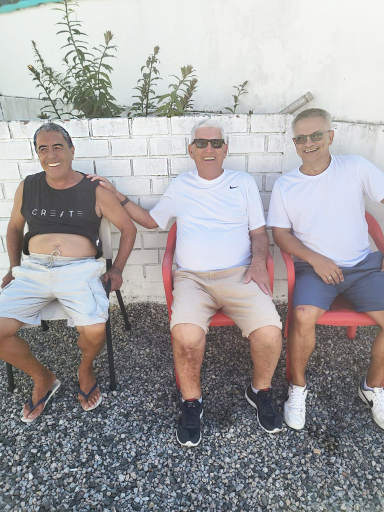  - Foto da esquerda para à direita: Kiko, Eloi e Henrique em Floripa na bela e Santa Catarina.