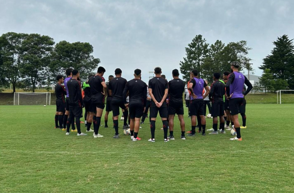 Comissão técnica começa a esboçar time do Brasil para estreia