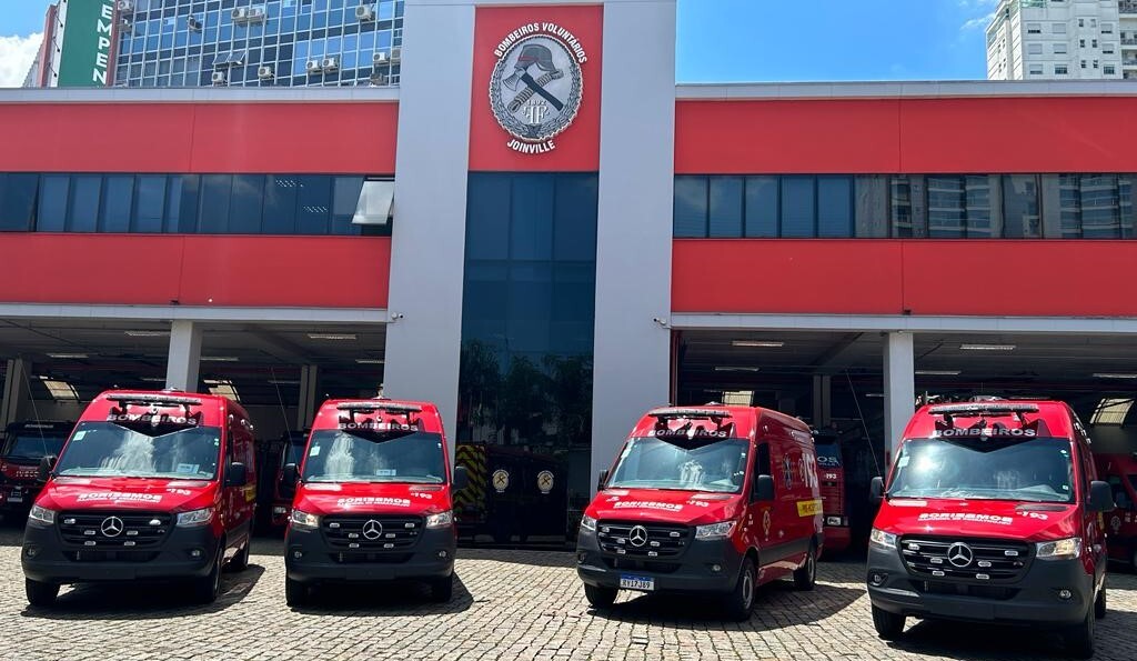 Bombeiros Voluntários de Joinville renovam frota de ambulâncias