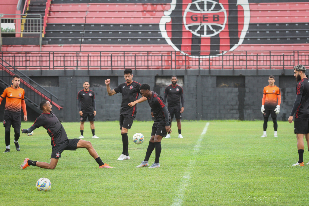 Foto: Jô Folha - DP - Elenco dirigido por Fabiano Daitx está na fase derradeira da preparação para o Estadual