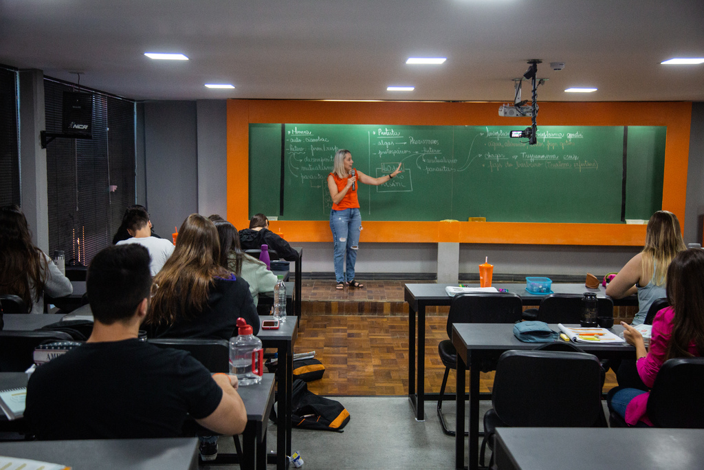 Foto: Nathália Schneider (Diário) - Professores do Totem Vestibulares compartilham dicas para as questões de Física, Matemática, Filosofia e Sociologia