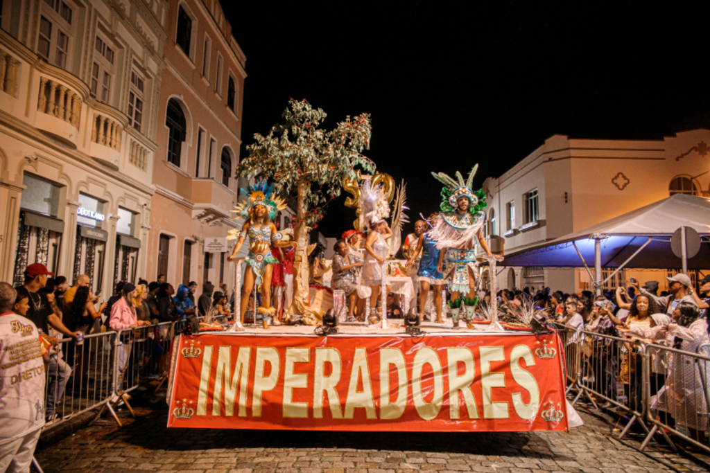 Carnaval em São Francisco do Sul tem trio elétrico, desfile de escolas de samba e blocos