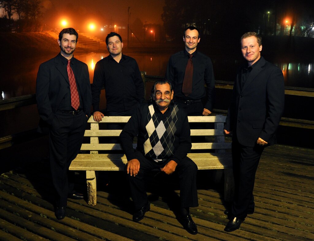 Foto: Divulgação - DP - Quarteto instrumental vem fazendo diferentes projetos com o argentino por Lúcio Yanel, incluindo um álbum indicado ao Grammy Latino