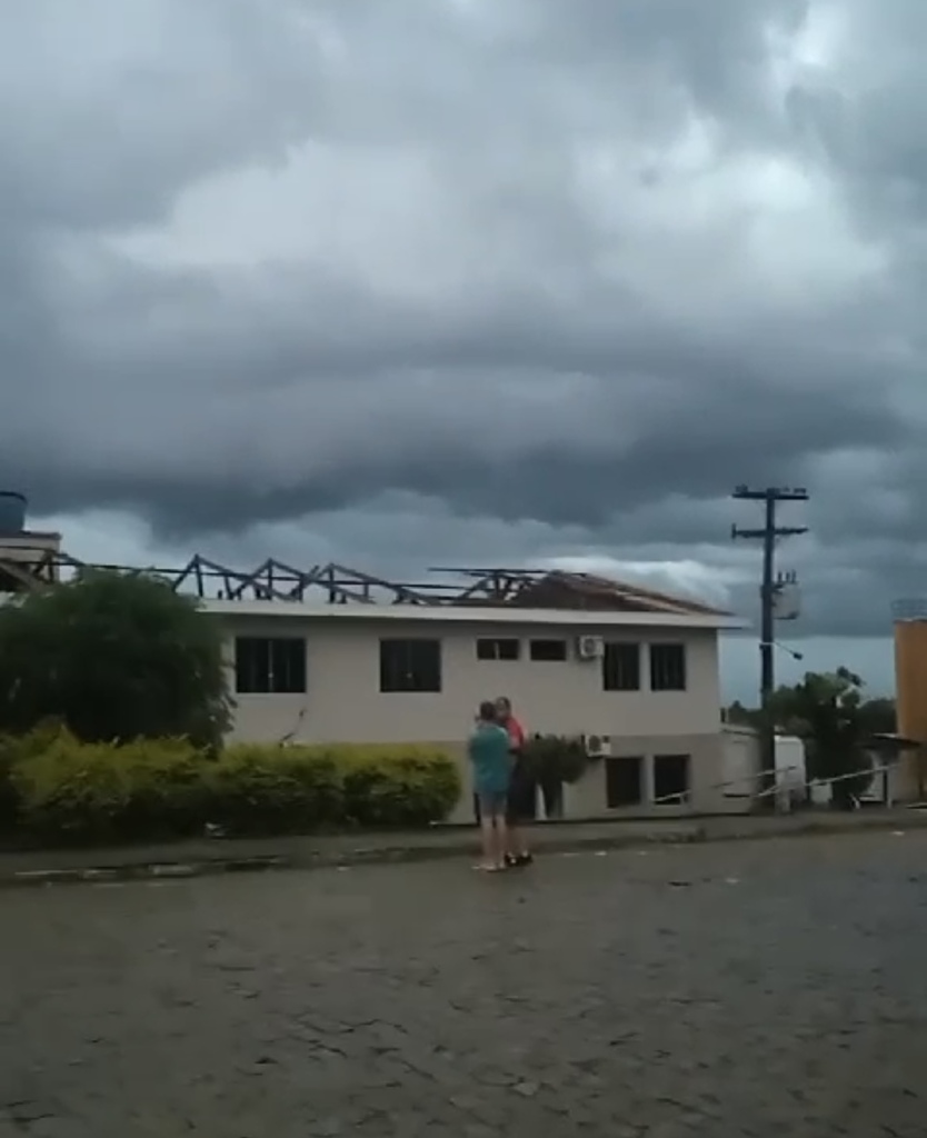 título imagem Homem morre ao ser transferido de Hospital de São Vicente do Sul durante temporal; prefeitura divulga novo local para atendimentos