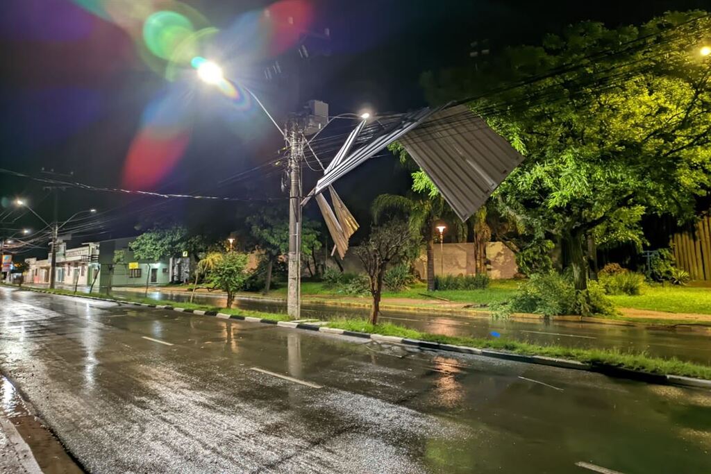 título imagem São Gabriel tem mais de 40 casas atingidas pelo temporal; vendaval chegou aos 76 km/h