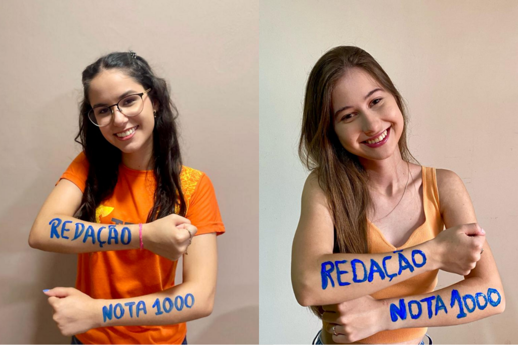 Foto: Divulgação Totem Vestibulares - Ana Carolina (esquerda) e Vitória (direita) são estudantes do Totem Vestibulares