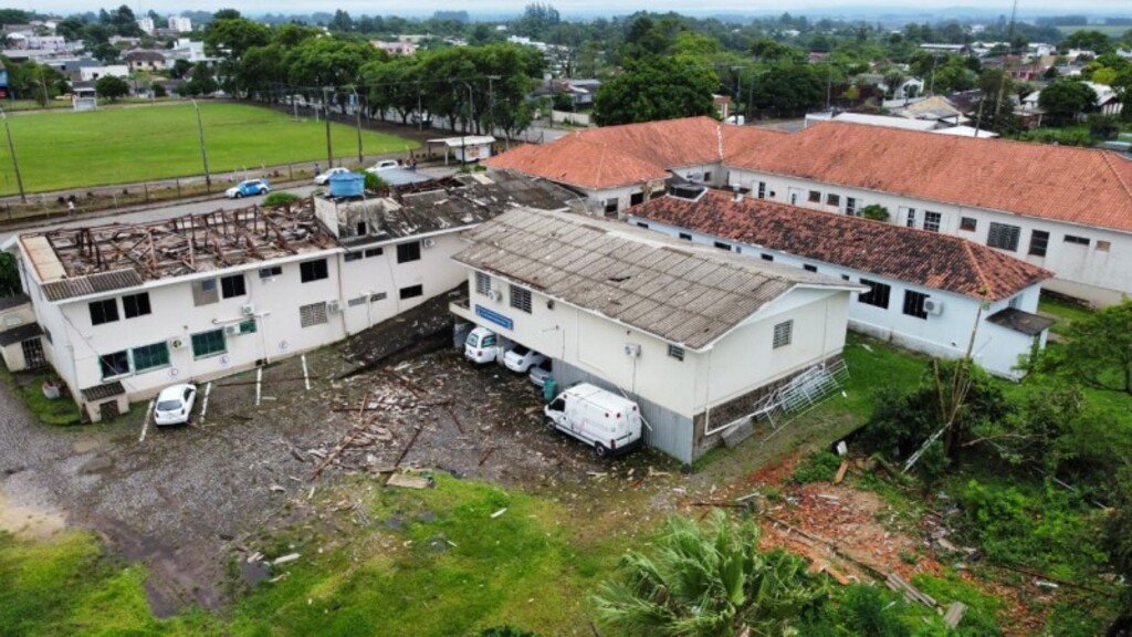 Estado anuncia repasse de recursos para recuperação do hospital de São Vicente do Sul atingido pelo temporal