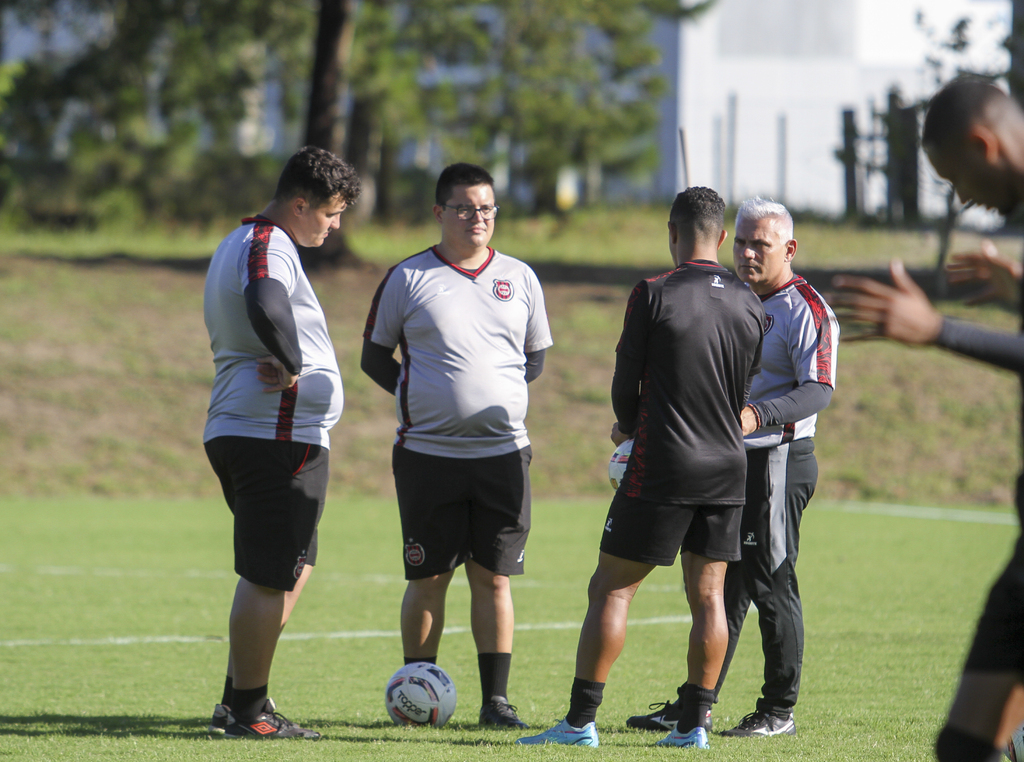 Foto: Italo Santos - Especial - DP - Gabriel (de frente na imagem) chegou ao clube em outubro, com Fabiano