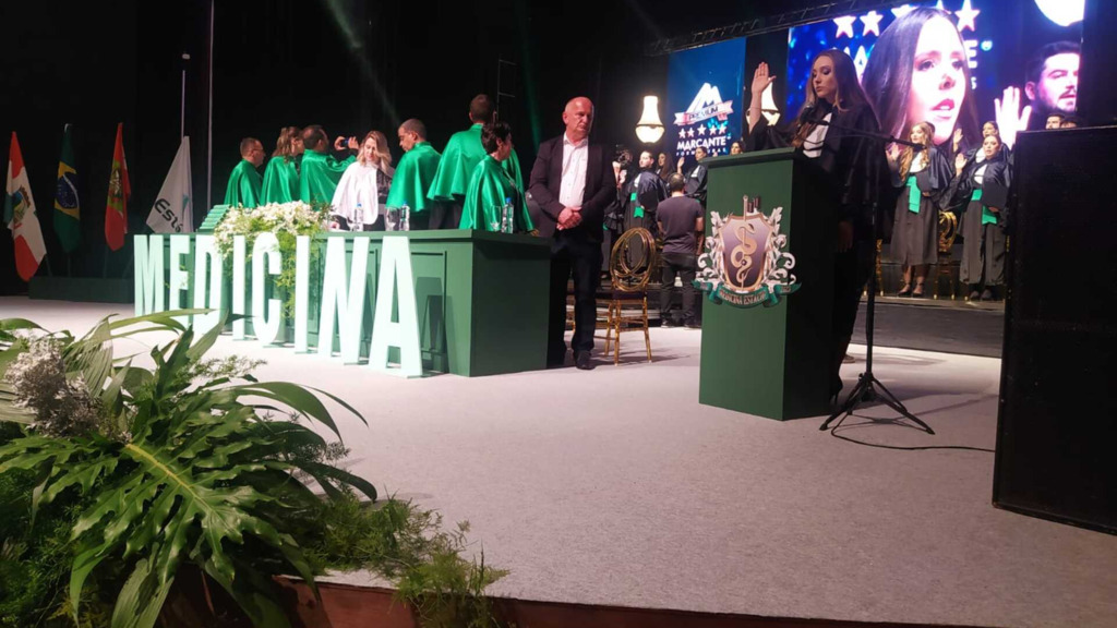Primeira turma de médicos formados em Jaraguá do Sul recebe diplomas