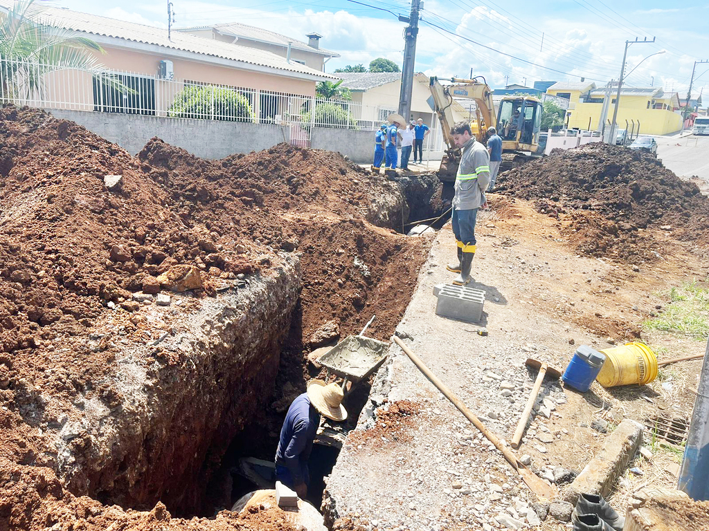 Prefeitura de Campos Novos inicia obra para colocação de tubos no Bairro Jardim Bela Vista