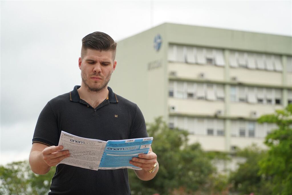 Foto: Vinícius Machado - Igor conta que seu sonho é atender pacientes em hospitais públicos, como o Hospital Universitário de Santa Maria