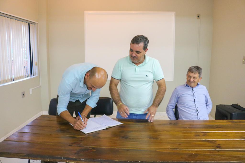PRESIDENTE DA CÂMARA MOISÉS DE MELO RÉUS ASSUME A PREFEITURA DE SANTA ROSA DO SUL POR 15 DIAS