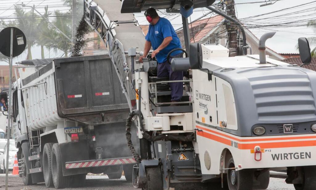 Seinfra Joinville realiza obras de requalificação asfáltica no Binário do Iririú neste sábado