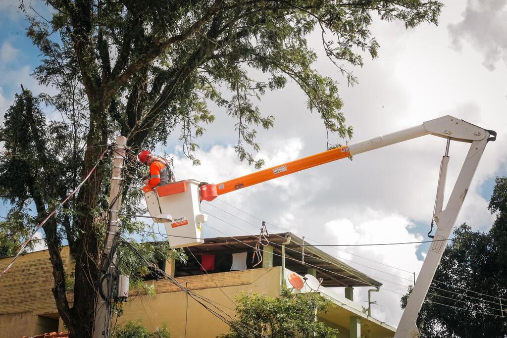 Foto: Nathália Schneider (Diário) - Na manhã desta sexta-feira, 54 equipes da Rio Grande Energia (RGE) iniciaram o serviço para restabelecer a energia