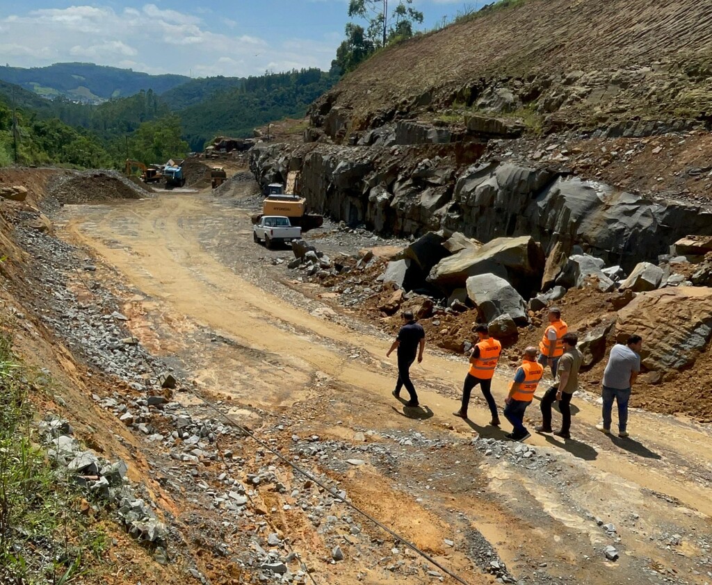 Infraestrutura vistoria obras na SC-281 no Alto Vale do Itajaí