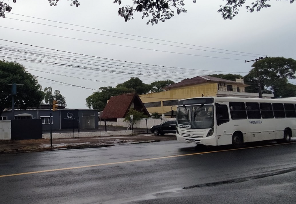 Autor desconhecido - O transporte público atende todo o município.