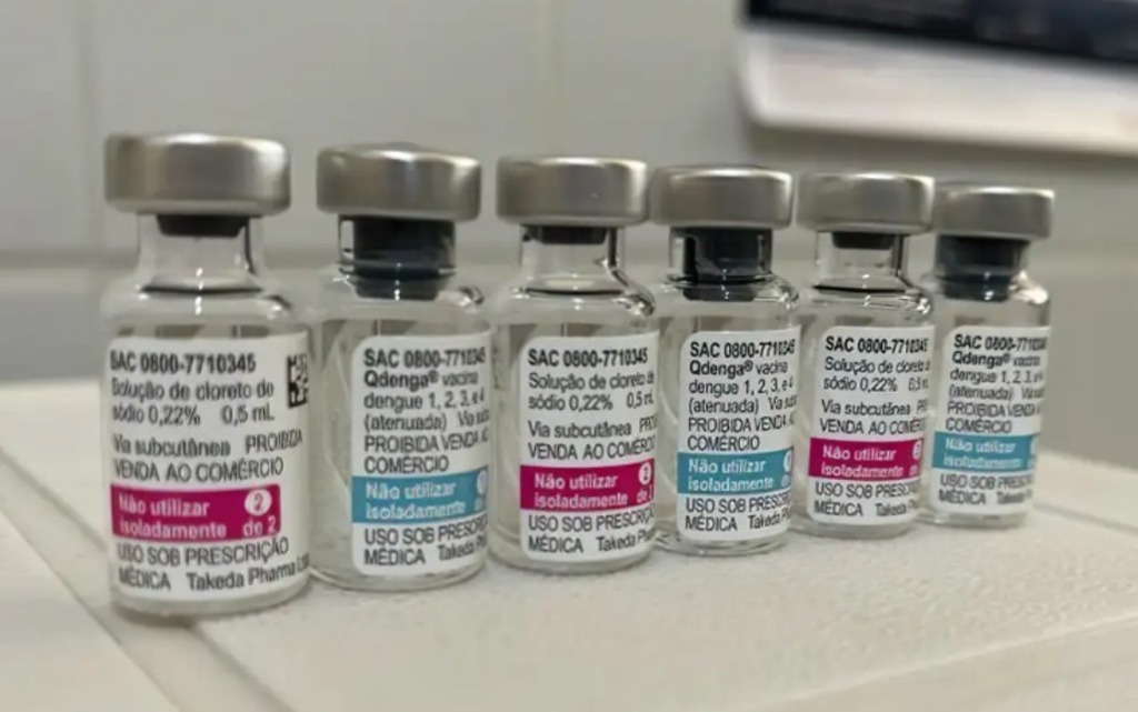 Primeiras doses da vacina do SUS contra dengue chegam ao Brasil
