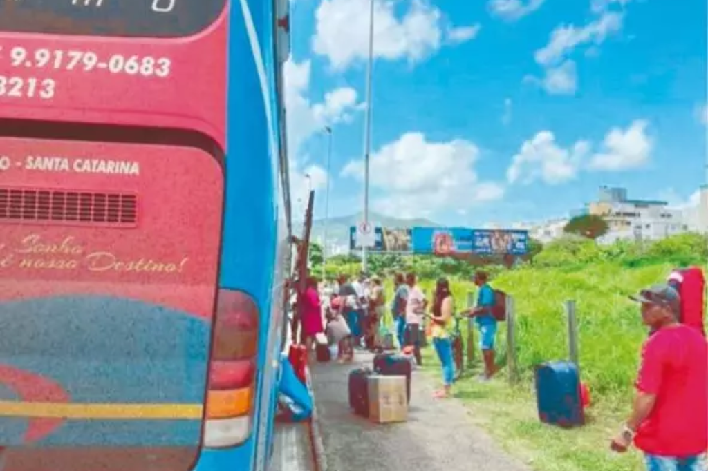  - Desembarque dos passageiros da Bahia ocorreu entre o Titri e o CIC – Foto: Divulgação