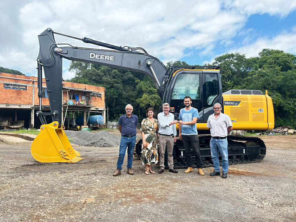 Prefeitura de Capinzal reforça Infraestrutura com nova escavadeira hidráulica