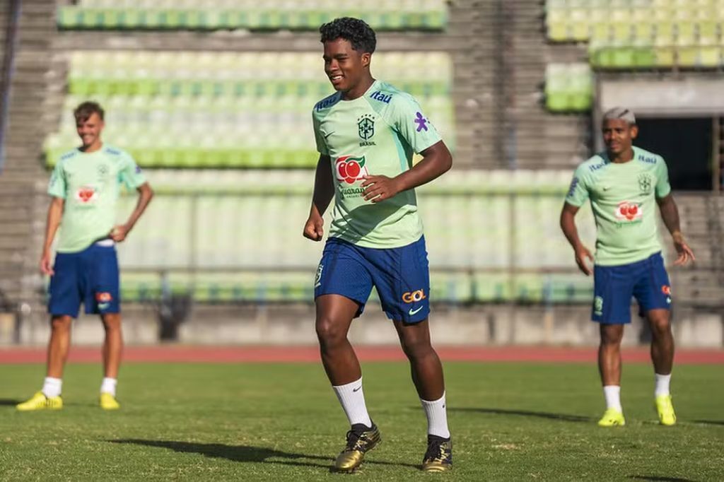  - Endrick comanda o ataque da seleção brasileira no Torneio Pré-Olímpico — Foto: Leto Ribas / CBF