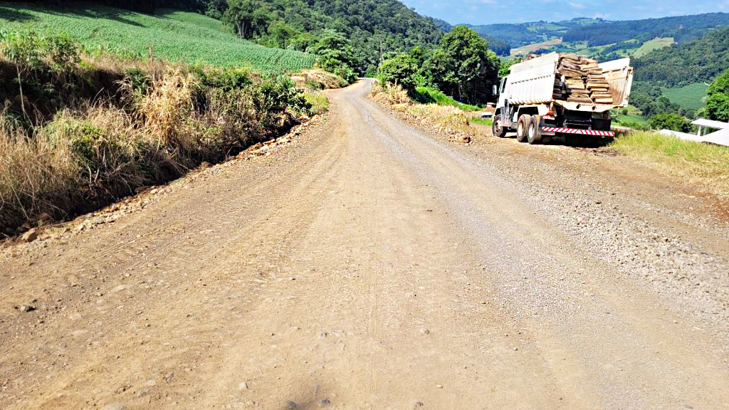 Definida a empresa que pavimentará o acesso ao Pinheiro Alto e a estrada de Nossa Senhora da Saúde