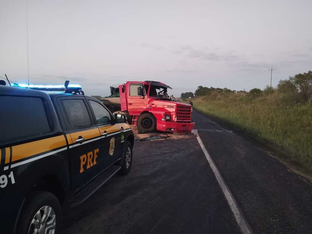 Homem morre em colisão contra caminhão em Rosário do Sul