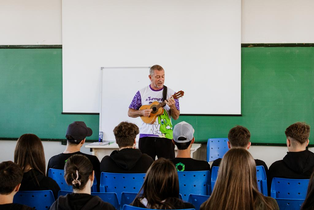 A TURMINHA DO SULCA: COMO LEVAR AS OFICINAS DO PROGRAMA PARA A MINHA ESCOLA?