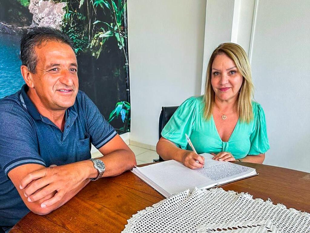 VICE-PREFEITA MARTA AGUIAR ASSUME O EXECUTIVO MUNICIPAL EM MAMPITUBA