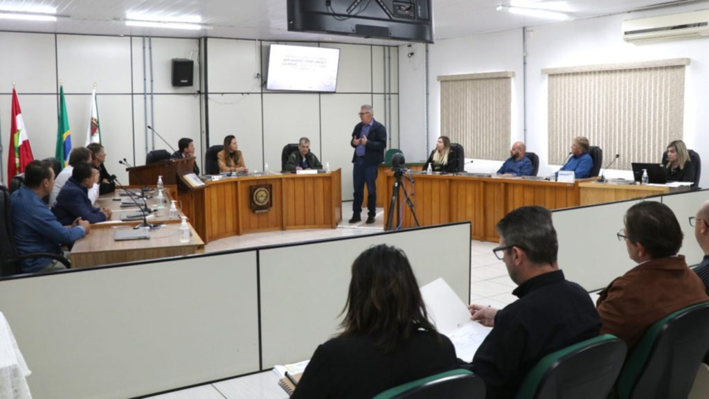 Divulgação - Em Três Barras, representantes da FECAM participa da assembleia de prefeitos da Amplanorte