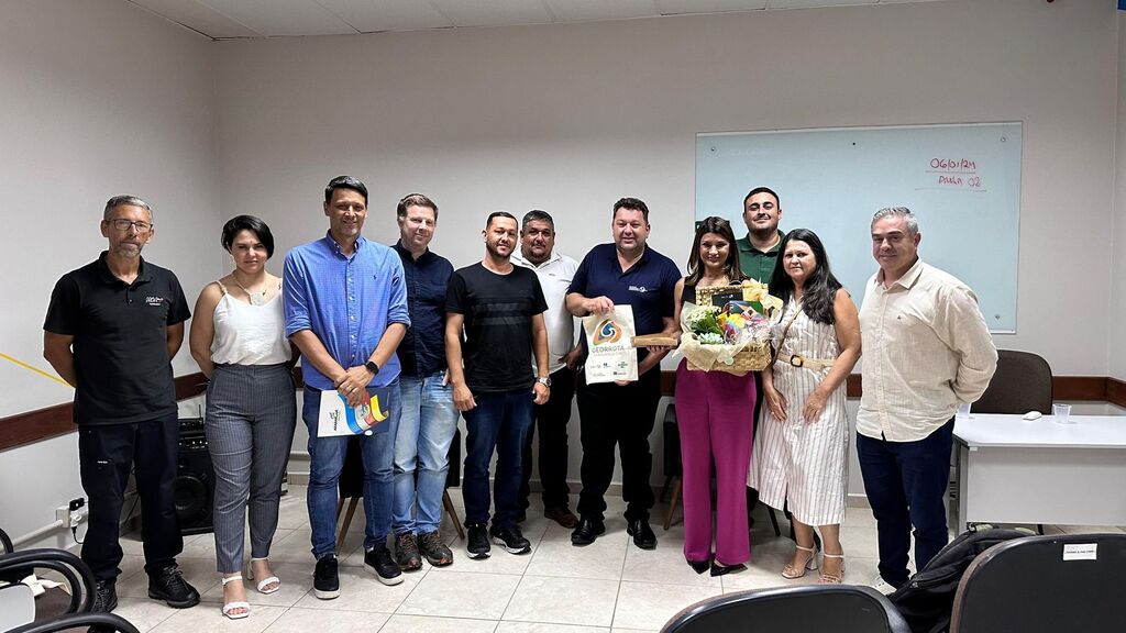 GESTORES DE TURISMO DA AMESC E EMPRESÁRIOS SE REÚNEM COM SECRETÁRIA ADJUNTA DE TURISMO DE SANTA CATARINA EM ARARANGUÁ