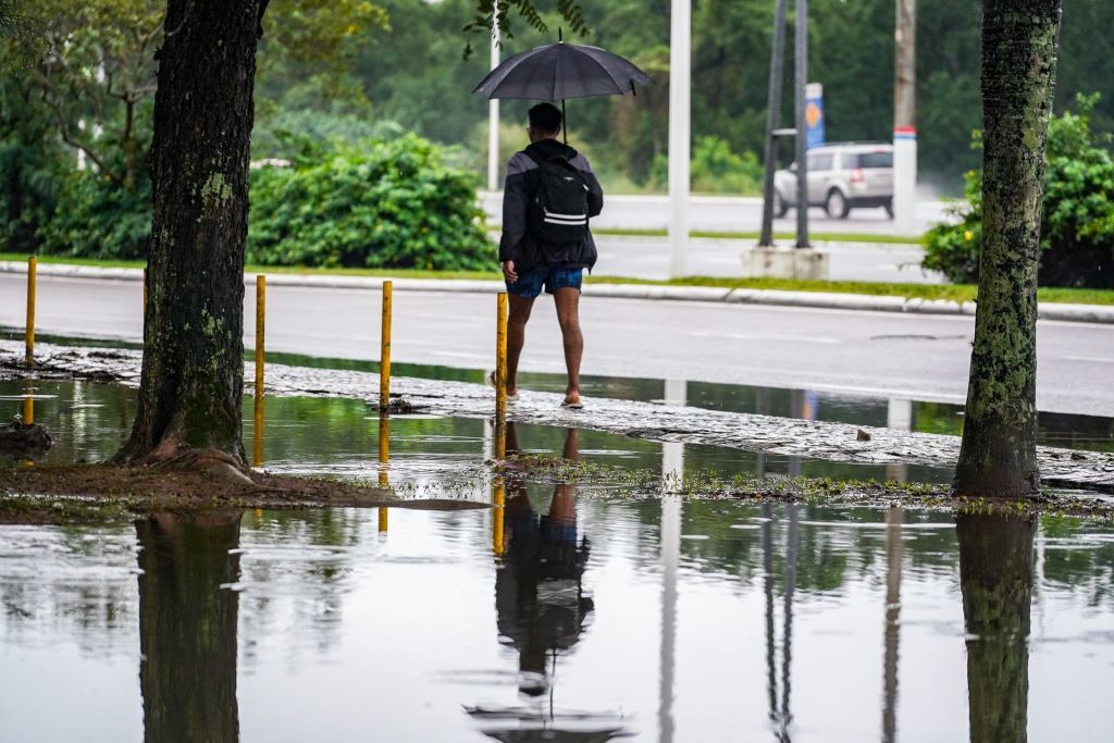 Final de semana inicia com grandes volumes de chuva e termina com temporais isolados pelo estado