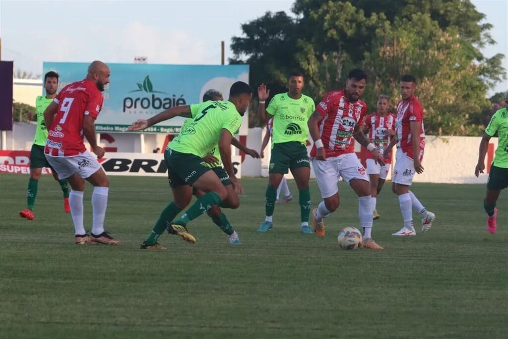 Inter-SM atento ao jogo entre Santa Cruz e Guarany de Bagé