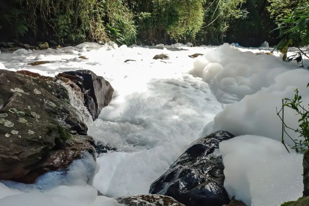 Joinville decreta emergência após vazamento de ácido sulfônico