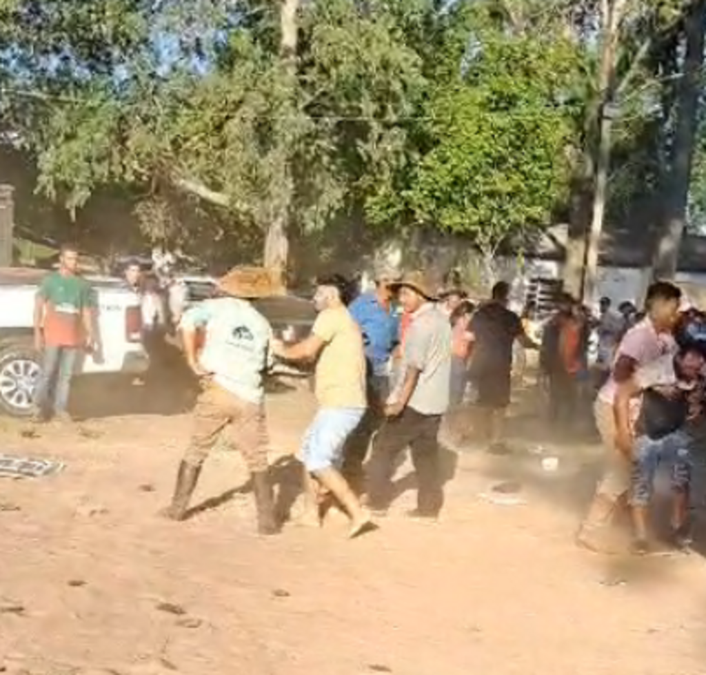 Briga generalizada durante rodeio deixa três pessoas feridas em fim de semana violento em Cacequi