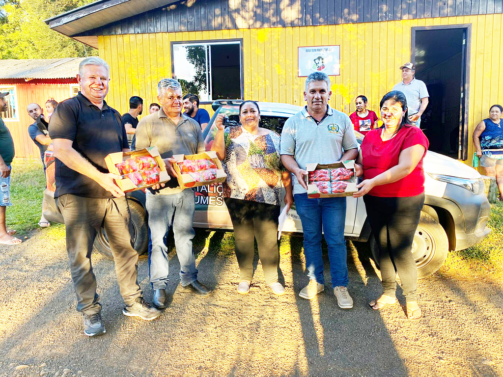 Deputado Berlanda visita o município de Cerro Negro, quando entregou carro adquirido com sua emenda impositiva