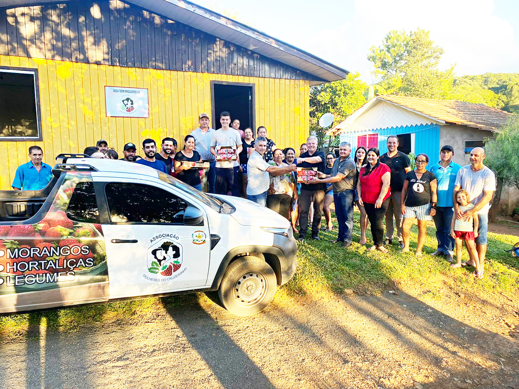 Deputado Berlanda visita o município de Cerro Negro, quando entregou carro adquirido com sua emenda impositiva